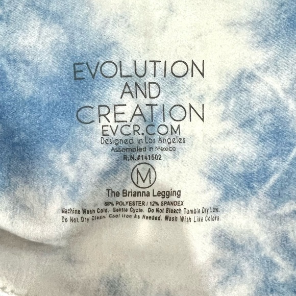 Evolution and Creation Cloud Tie Dye High Rise Crop Leggings Sports Bra Set - Picture 5 of 5